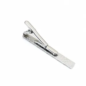 Herren Business Krawattenklammer aus Kupfer mit Rautenmuster, silbergleiches Anzugaccessoire.