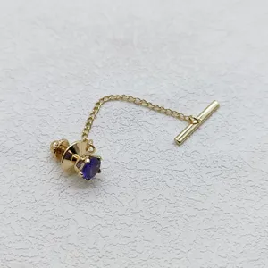 Goudkleurige heren stropdas speld ketting met paarse edelsteen voor zakelijk pak kledingaccessoire
