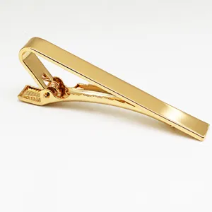 Klassieke goudkleurige dasclip voor heren, stijlvol zakelijk modeaccessoire voor pakken.
