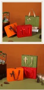 Scatola regalo a cassetto di lusso per confetti di nozze con un elegante e raffinato design.