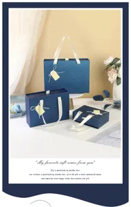 Détail de boîte cadeau bleue, emballage élégant avec poignées en ruban blanc pour vos présents.