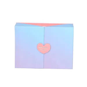 Gradient double-door gift box with heart buckle, perfect for Valentine's Day and cosmetics.