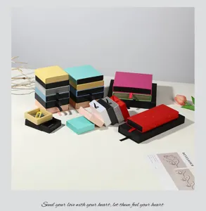 Kleurrijke lade geschenkdozen set voor sieradenopslag en een delicate verpakking.