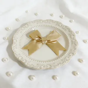 Fiocco in nastro di raso dorato, accessorio decorativo squisito per scatole regalo, elegante.