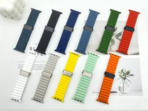 Cinturino magnetico in silicone per Apple Watch, disponibile in vari colori vivaci.