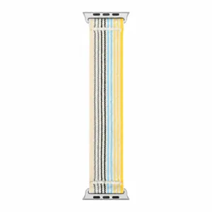 Détail de bracelet de montre en nylon tissé, bande élastique rayée avec connecteurs.