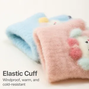 Weiche kuschelige Plüsch Kleinkind halbe Handschuhe Detail, warme Winter Manschetten.