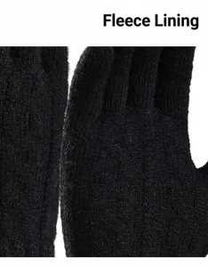 Nahaufnahme der schwarzen Strickhandschuhe Textur mit dickem warmem Fleecefutter.