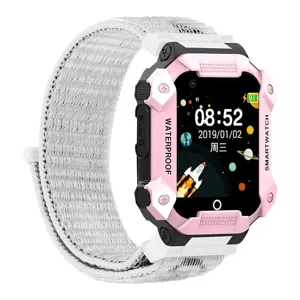 Gedetailleerd overzicht van de robuuste kindersmartwatch met duurzame nylonband en kast.