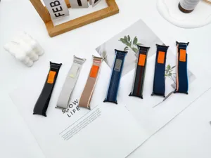 Gedetailleerd overzicht van kleurrijke Alpine Loop nylon horlogebanden op een witte achtergrond.