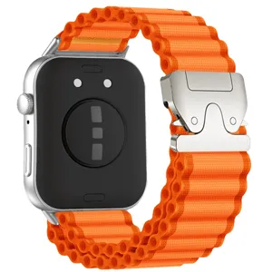 Cinturino per orologio in nylon arancione stile alpino con gancio metallico e cassa smartwatch.