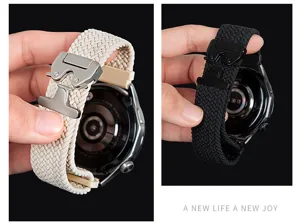 Primo piano che mostra il cinturino per orologio in nylon intrecciato con fibbia paracadute.
