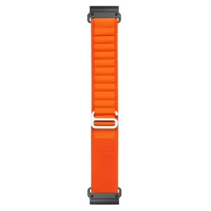 Oranje alpine nylon loop horlogeband detailweergave, compatibel met Garmin Fenix sporthorloges.