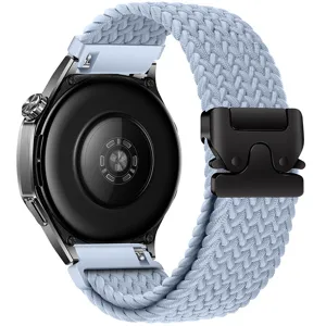 Vista posteriore dello smartwatch con cinturino in nylon intrecciato blu e fibbia nera.