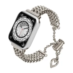 Correa de reloj de cadena de metal de acero inoxidable con dije de corazón para smartwatch.