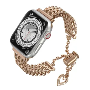 Correa de reloj de acero inoxidable para Apple Watch en oro rosa con abalorio de corazón brillante.