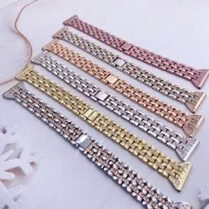 Dettaglio cinturino metallo strass per Apple Watch, elegante cinturino brillante a 5 perle.