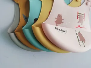 Waterproof silicone baby bib with deep food catcher pocket, soft infant feeding apron detail