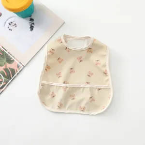 Waterproof baby bib detail view, cute bear pattern feeding bib for toddlers, easy-clean design.