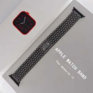 Cinturino in metallo compatibile con smartwatch, design unico con maglie perlinate circolari.