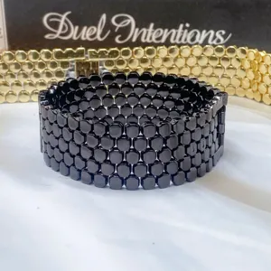 Cinturino per orologio in acciaio inossidabile, motivo a squame, nero elegante.
