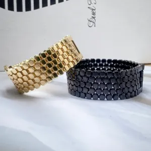 Cinturino per orologio in metallo compatibile con Apple Watch dal design a scaglie.