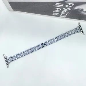 Metall Harz Uhrenarmband Detailansicht, elegantes dreireihiges Ketten-Design für Uhr.