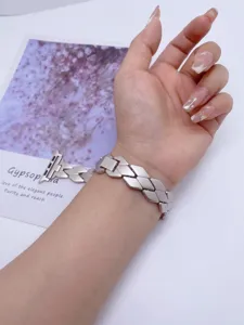 Zilveren metalen klaverblad schakel horlogeband vervanging compatibel met Apple Watch design.