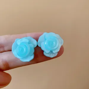 Hellblaue Rosen Ohrstecker, mehrschichtiges Harz Blumen Design, süßer Feen Stil Schmuck.