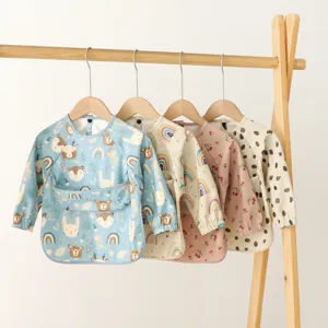 Wasserdichte langarm Lätzchen für Babys mit Futtertasche, weiche Fütterungslätzchen für Kleinkinder.