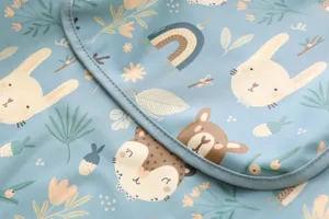Wasserdichter Baby Langarm Lätzchen Detail, weicher PU Stoff mit süßem Cartoon Tierdruck für Kinder.