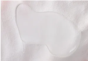 Gros plan sur l'absorption de culottes d'apprentissage respirantes pour bébé étanches.