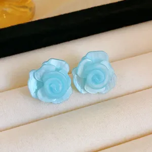 Hellblaue mehrschichtige Blumen Ohrstecker, elegantes frisches Design für Damen und Mädchen.