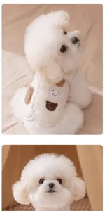 Vue détaillée du joli gilet pour animal en tissu polaire doux avec de charmants motifs d'ours.