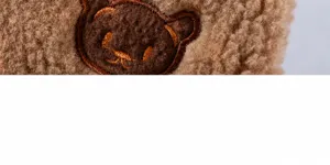 Detail vetement animal automne hiver polaire marron broderie adorable ours chien chat