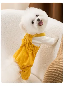 Süße Hunde-Kord-Latzhose Detail, winterwarme Haustier Vierbeiner Kleidung für kleine Hunde, gelb.
