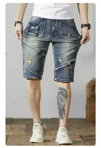 Verstellte Jeansshorts Details, Mehr-Taschen-Patchwork-Design mit Fransen und elastischer Passform.