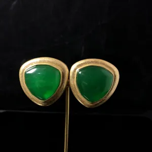 Vintage gold-rimmed green triangle earrings, elegant court style retro jewelry for women.