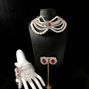 Juego de joyas vintage con collar de perlas multicapa pulsera y pendientes