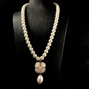 Elegant French style mother of pearl camellia flower pearl necklace with baroque pendant for women