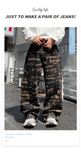 Jean décontracté ample pour homme style streetwear noir avec impression de lettres artistiques.