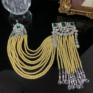Vintage Emerald Gemstone Pearl Tassel Brooch Full Drill Rhinestone Alloy Metal Fashion Jewelry Women Brooches Pins