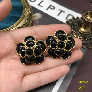 Vintage negro y oro camelia flor aretes de tuerca elegante chic moda joyería 30mm