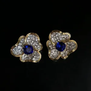 Ensemble de broche fleur en cristal vintage ton d'or avec des strass pour style elegant.