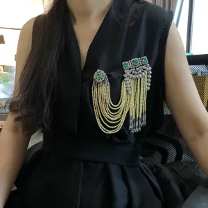 Vintage baroque style pearl tassel brooch with emerald crystal and rhinestones for women jewelry