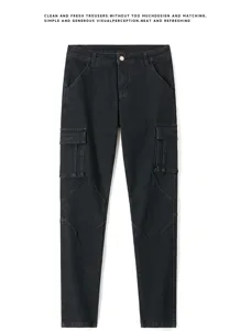Ανδρικό μαύρο cargo denim τζιν παντελόνι με πολλές πρακτικές τσέπες και άνετη ελαστική γραμμή.