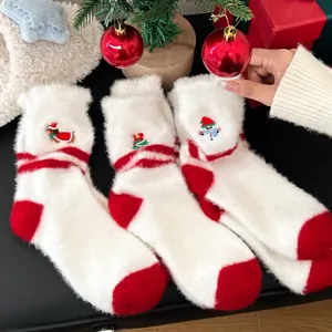 Calcetines navideños de felpa para mujer, calcetines de invierno gruesos y cálidos con bordados.