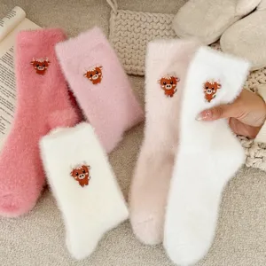 Chaussettes d'hiver duveteuses et douces avec broderie de taureau, épaisses et bien chaudes.