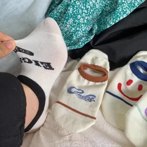 Donne estate sottili calzini bianchi barca simpatico smiley lettera ricamo calzini invisibili