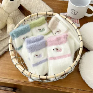 Chaussettes d'hiver duveteuses épaisses chaudes mignonnes brodées de dessin animé en peluche